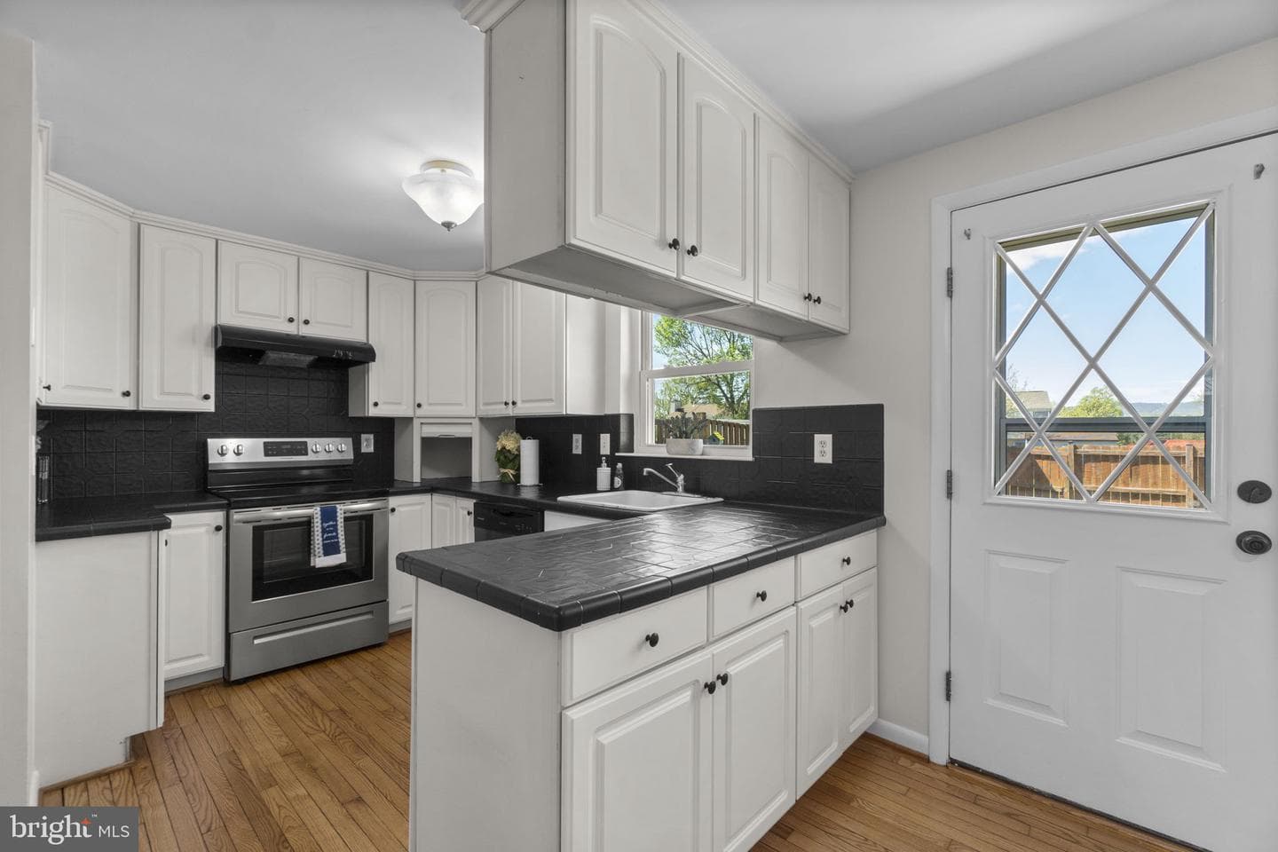 1715 Country Court photo 8