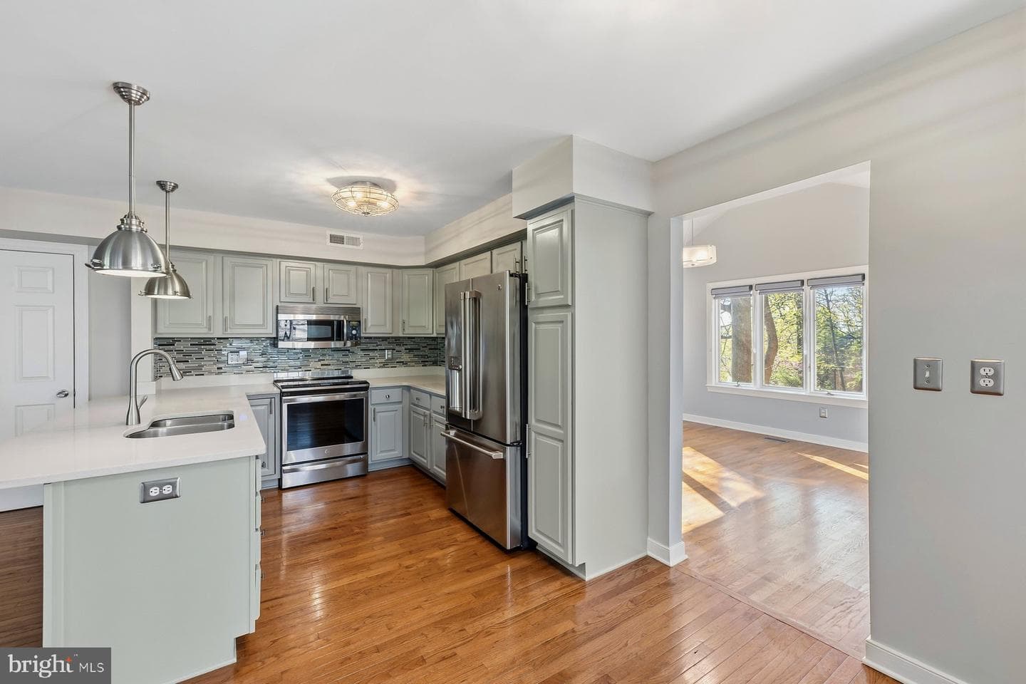 6806 Forest Park Court photo 4