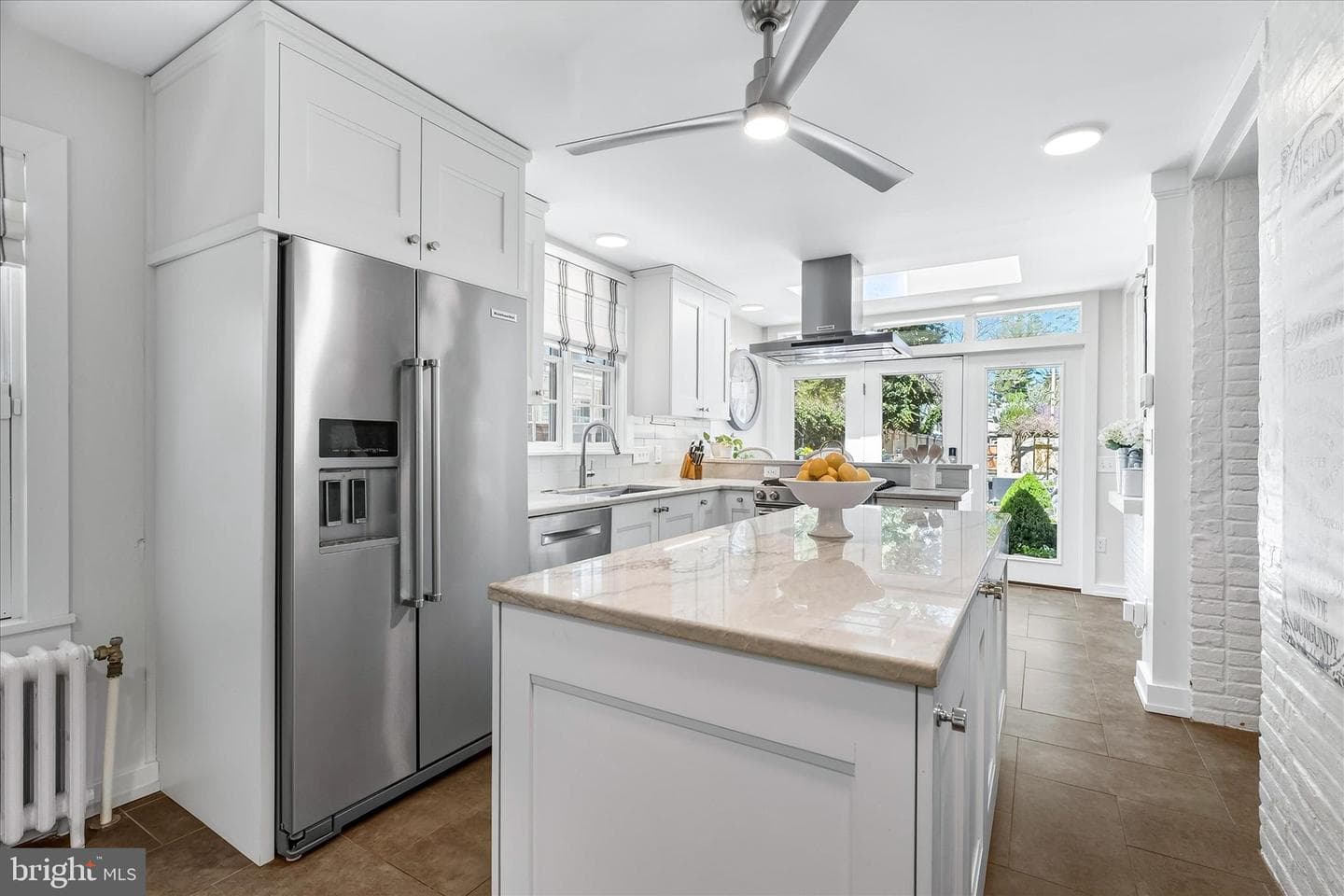 225 E 2nd Street photo 19