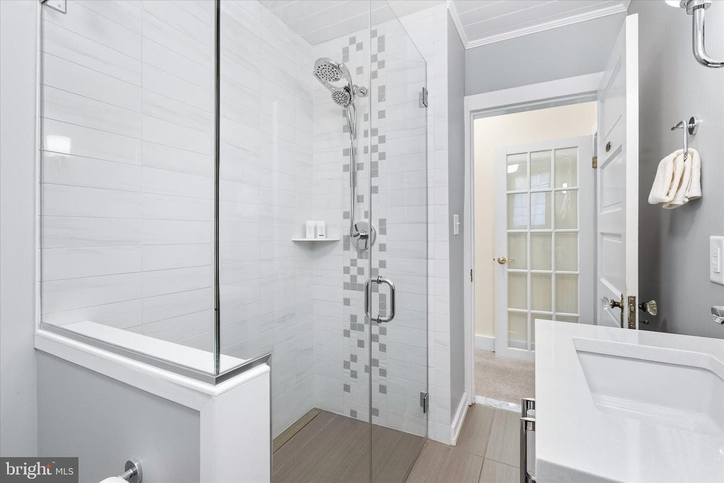225 E 2nd Street photo 30
