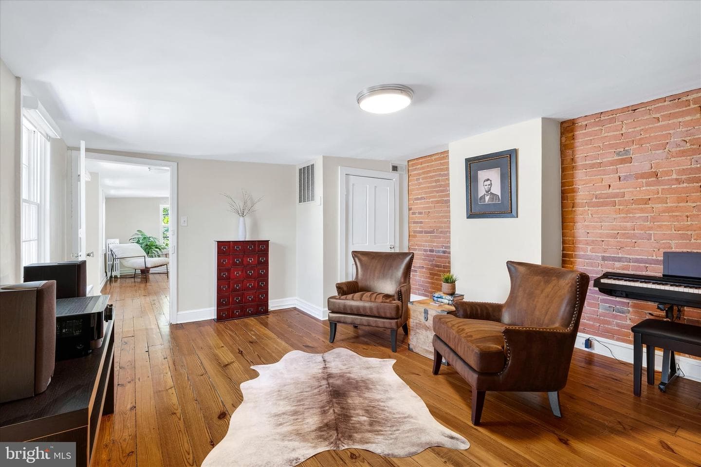 225 E 2nd Street photo 58