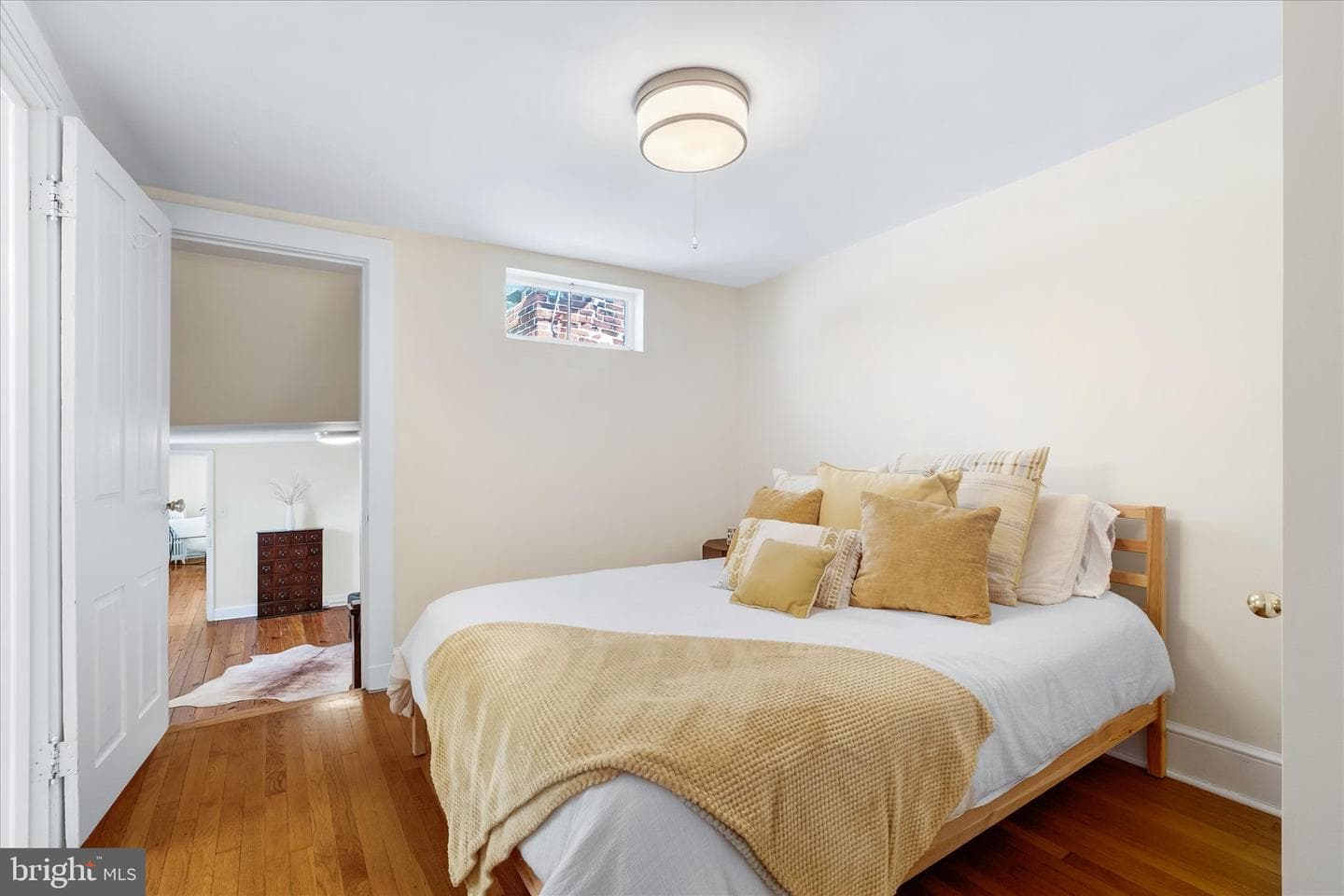 225 E 2nd Street photo 69