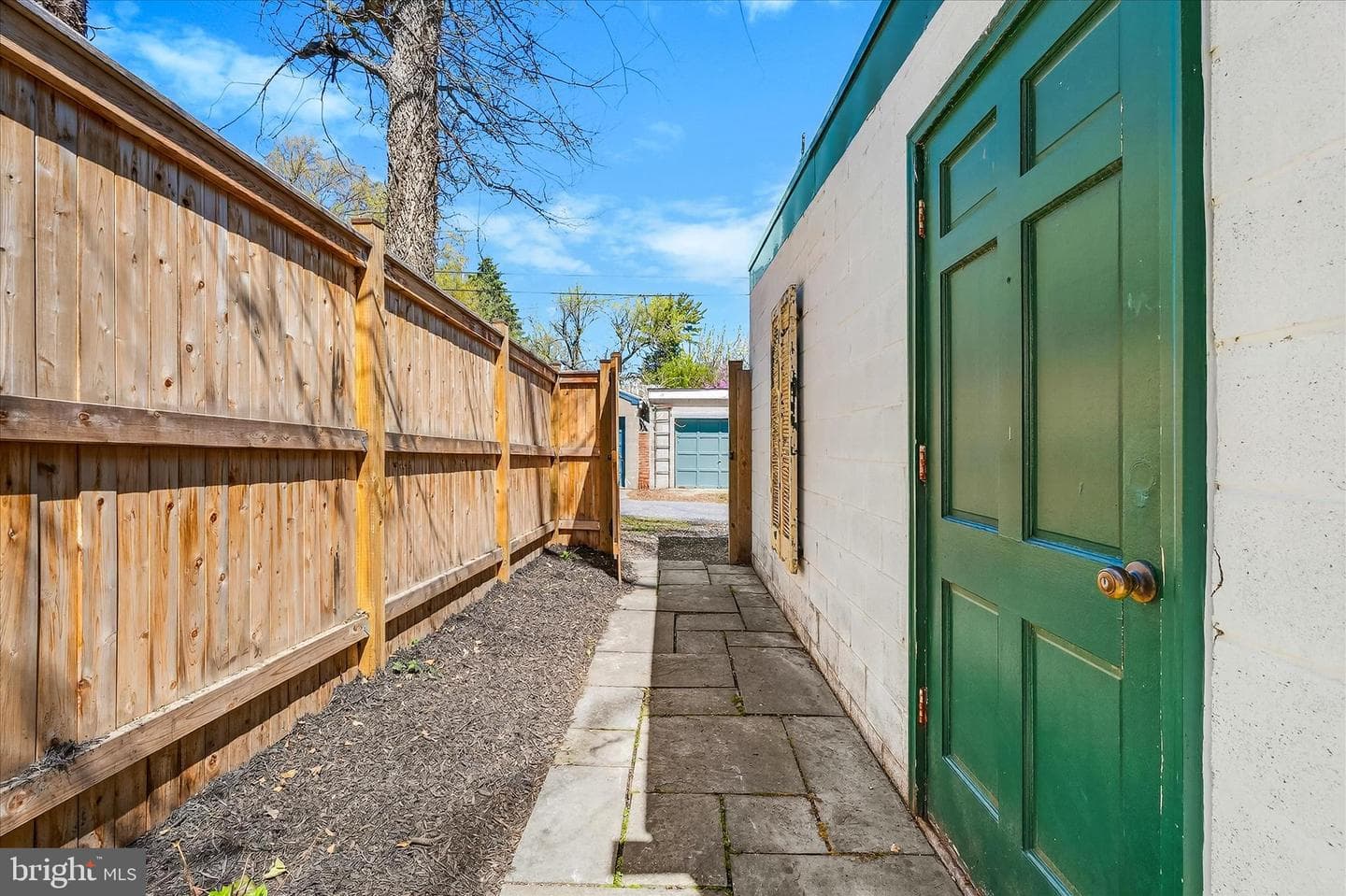 225 E 2nd Street photo 87
