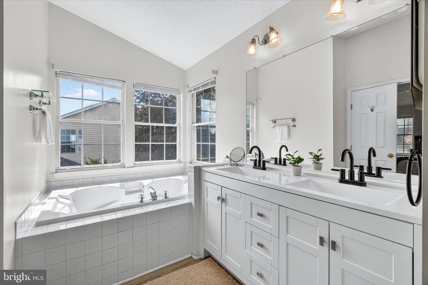 5348 Saint James Place photo 27
