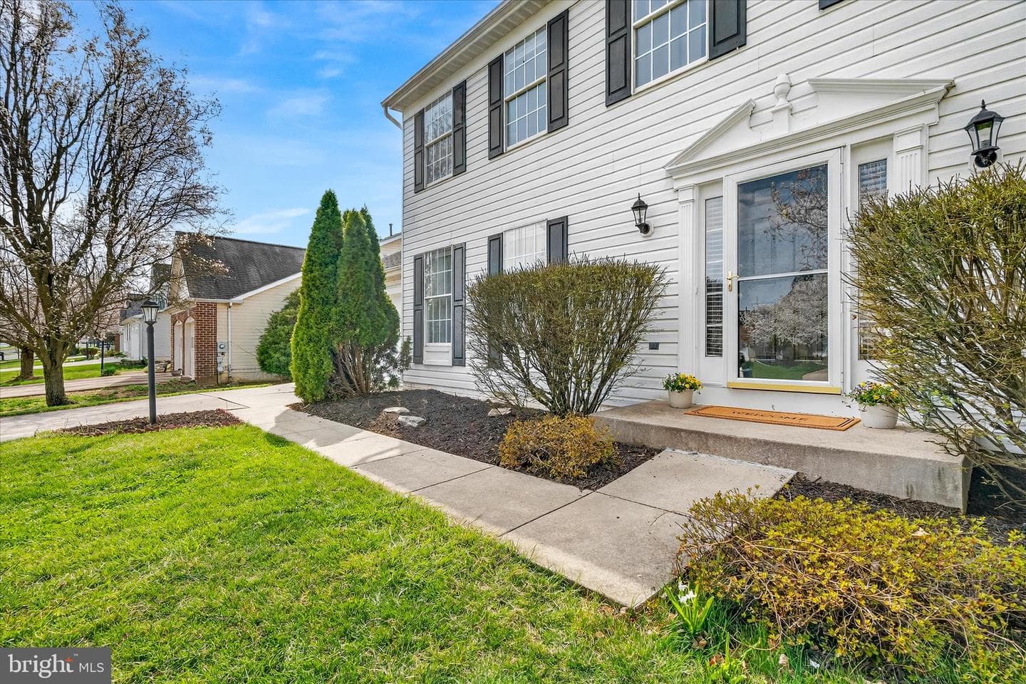 5348 Saint James Place photo 3