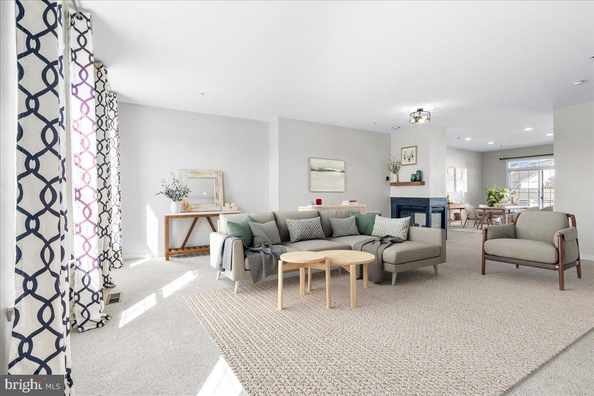 318 E Wainscot Drive photo 2