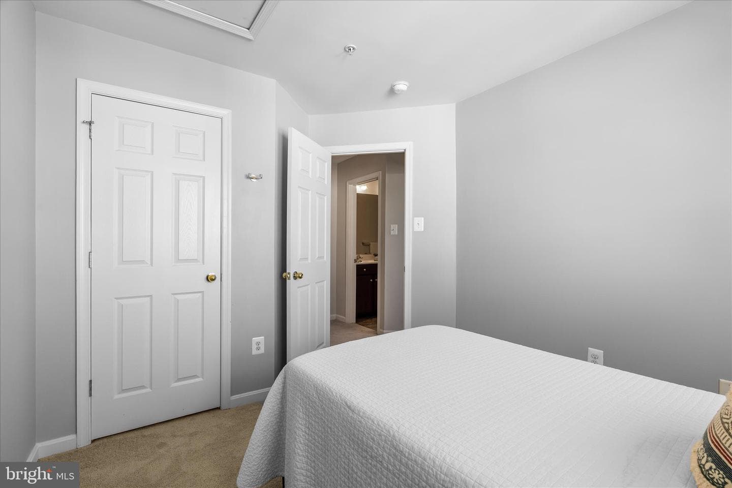 318 E Wainscot Drive photo 23