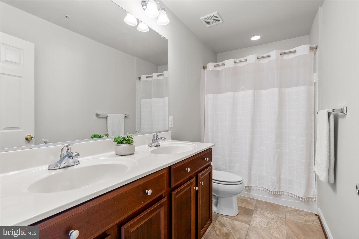 318 E Wainscot Drive photo 31