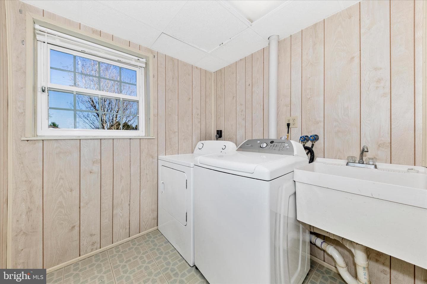 8211 Winter Snow Court photo 32