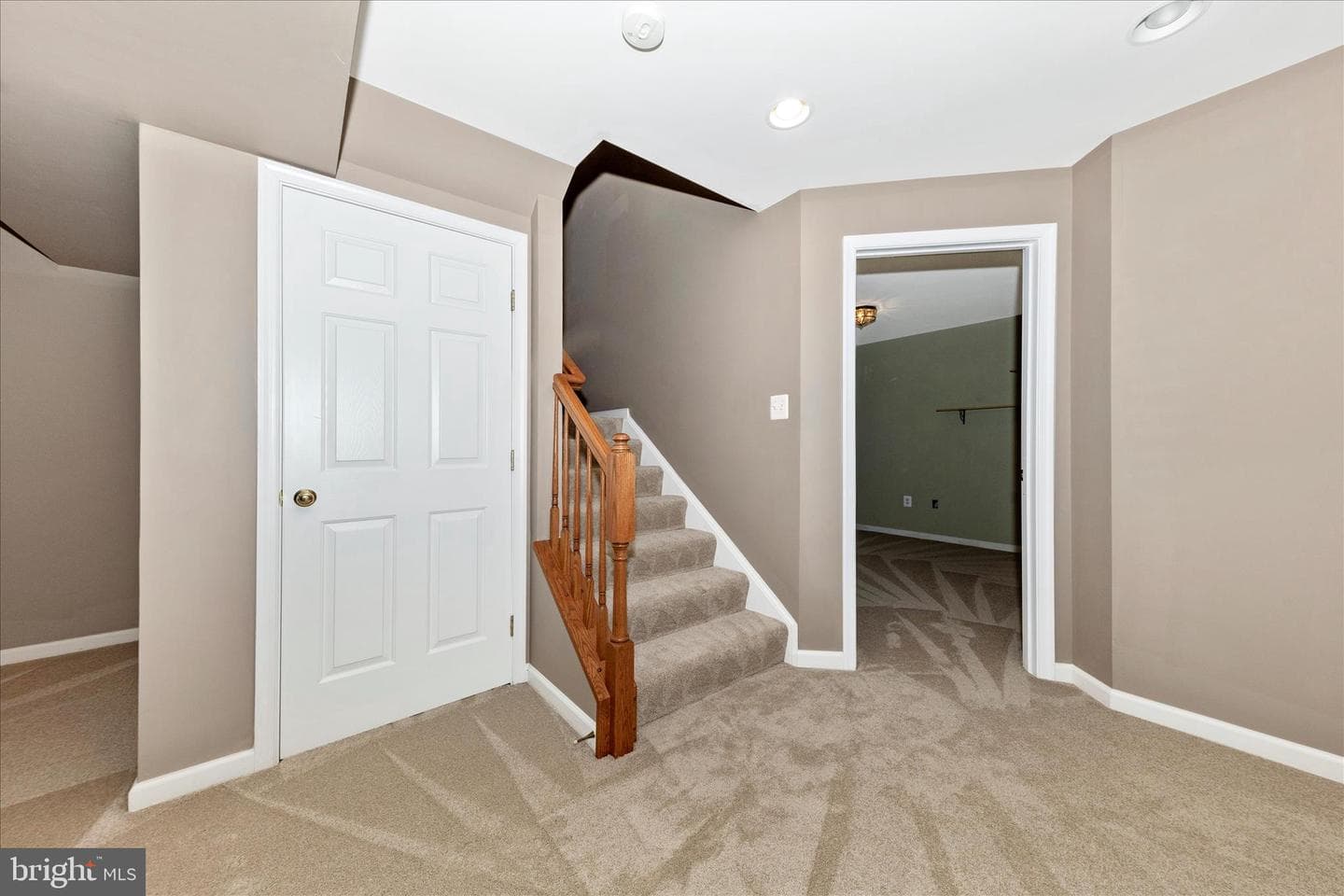 9 Fiona Way photo 33