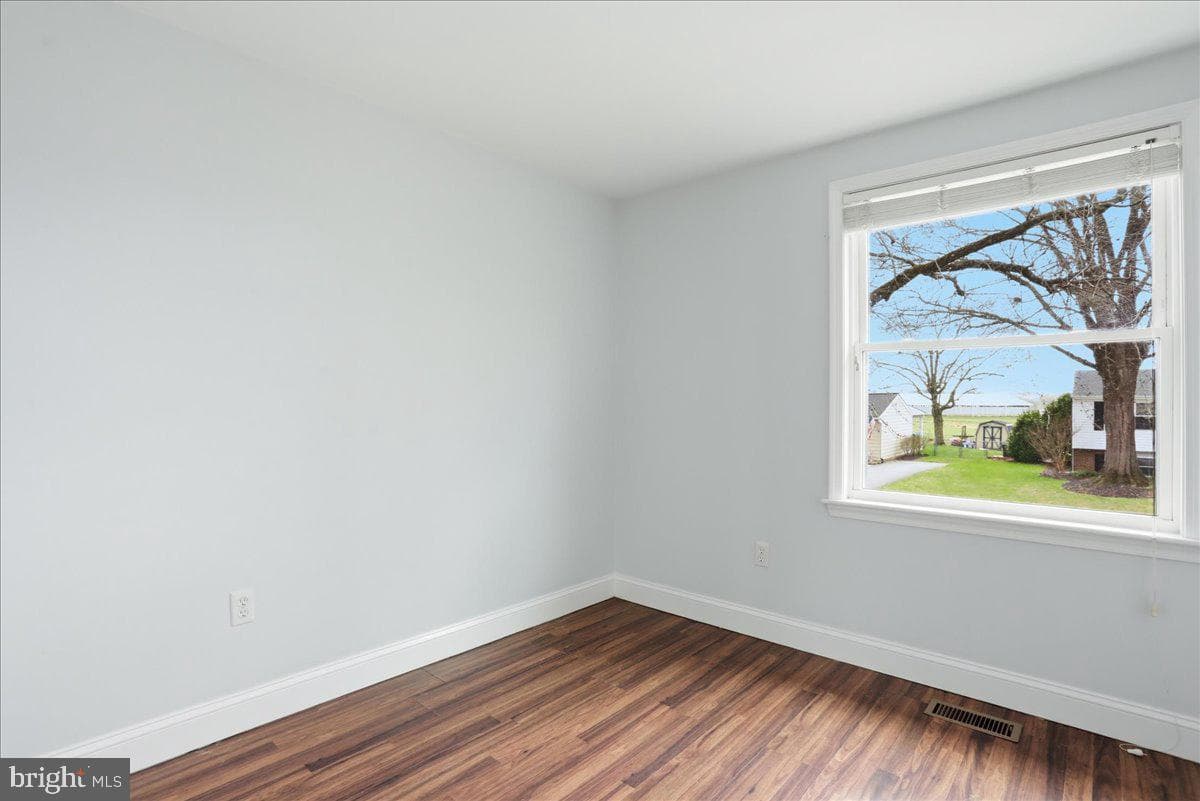 215 Challedon Drive photo 11