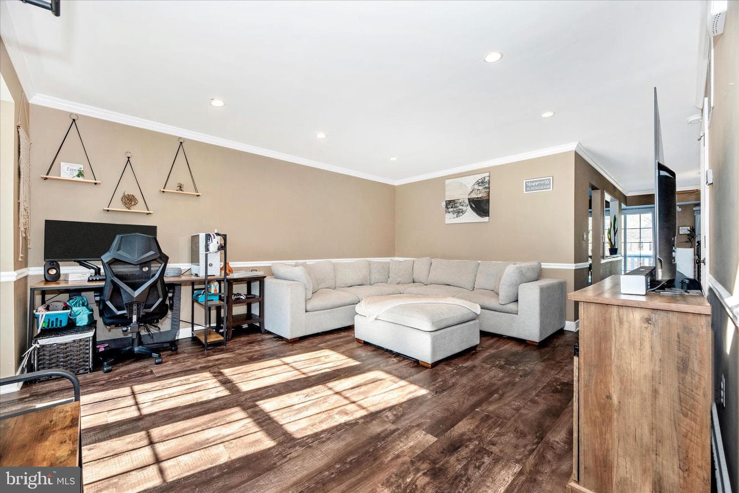 6630 Commodore Court photo 5