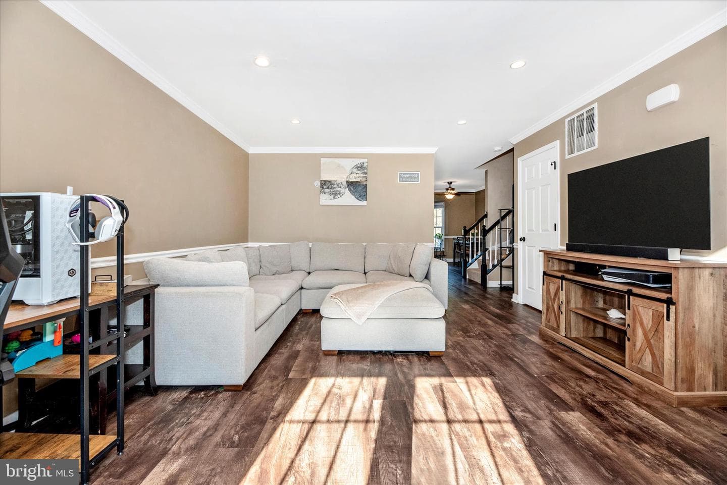 6630 Commodore Court photo 6