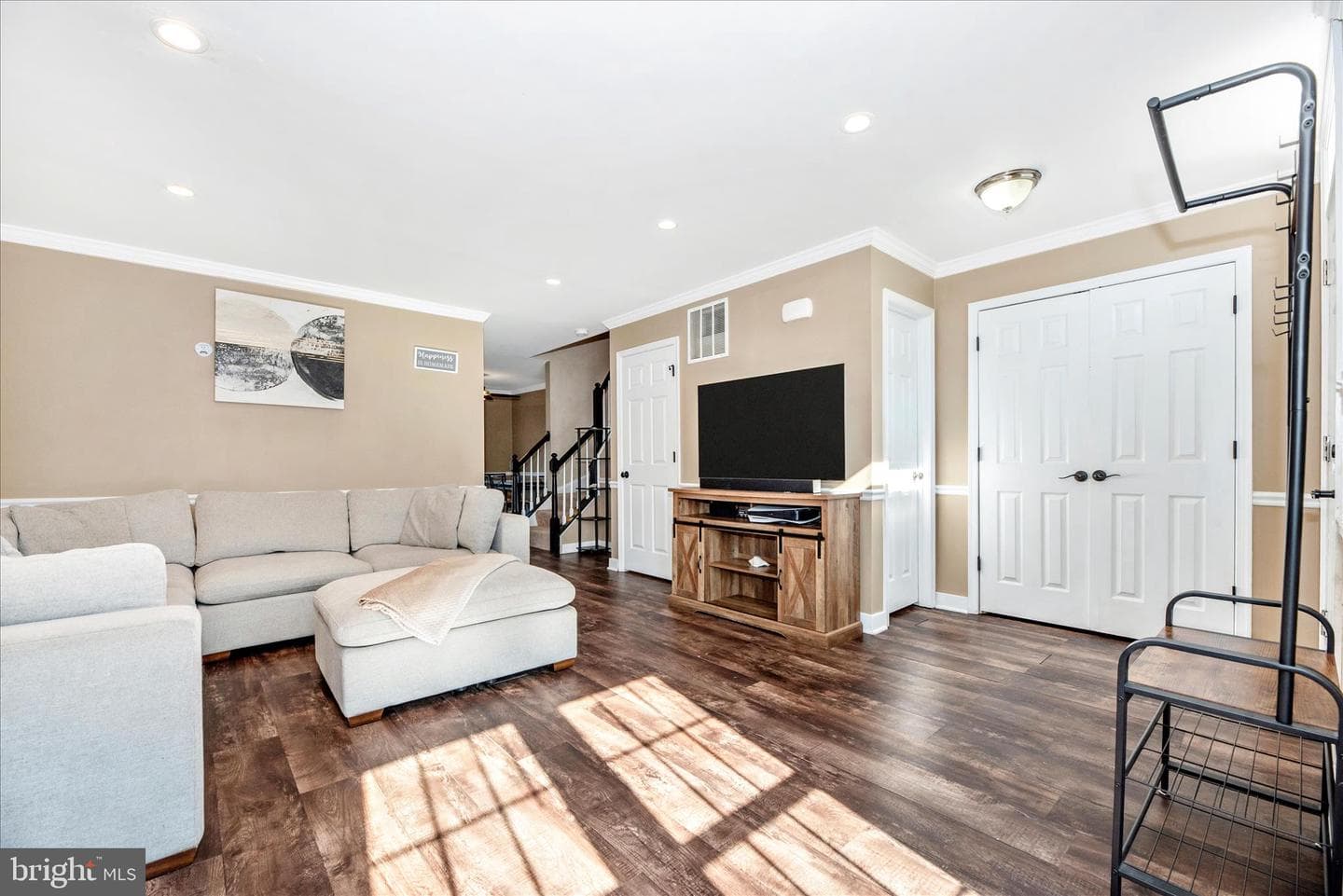 6630 Commodore Court photo 7