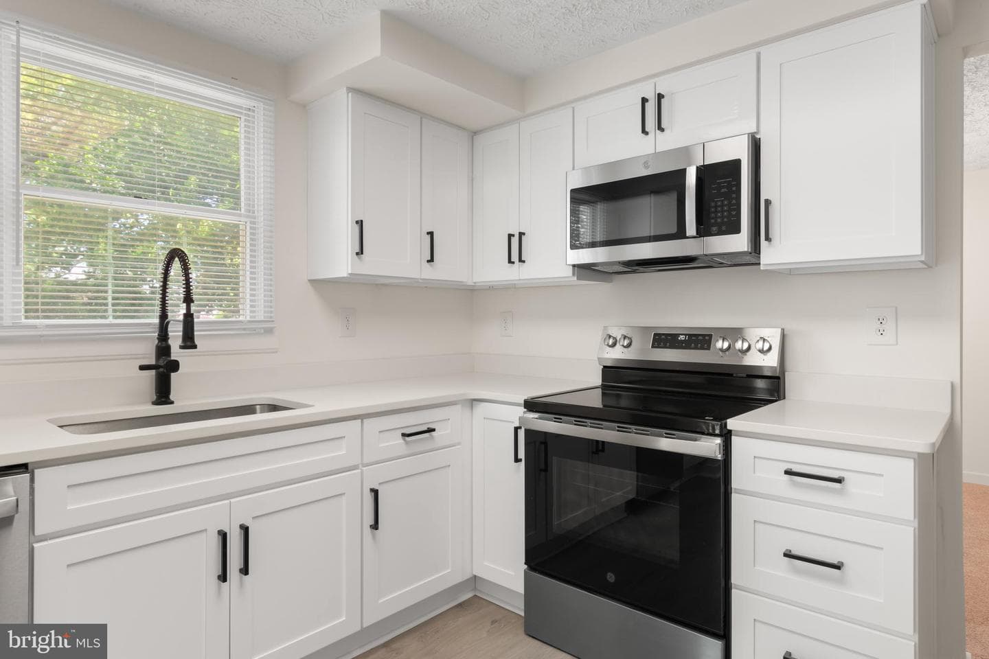 100 Albany Avenue E photo 12