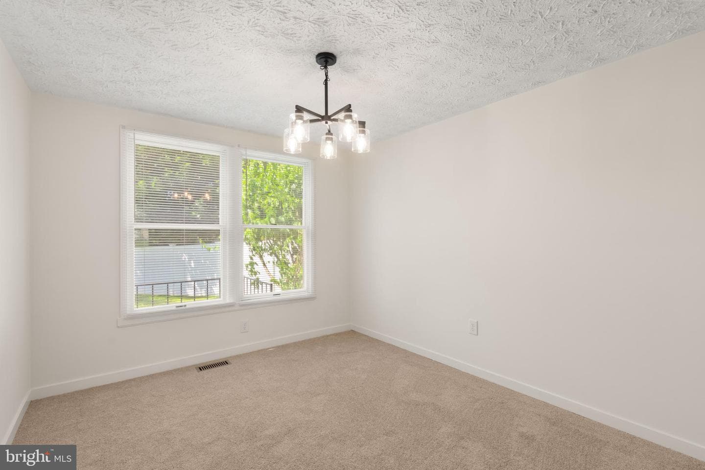 100 Albany Avenue E photo 14