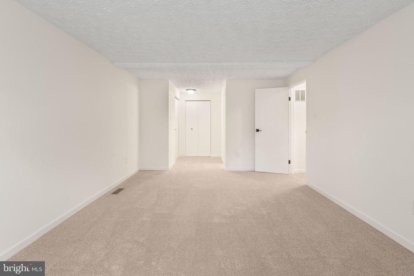100 Albany Avenue E photo 19