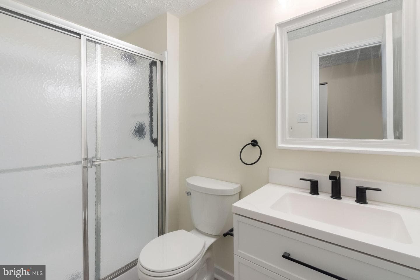 100 Albany Avenue E photo 25