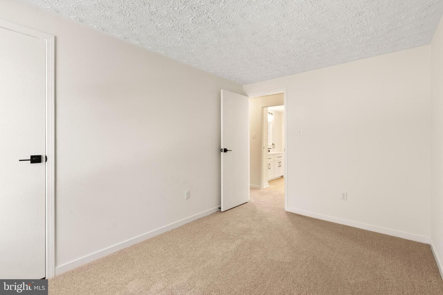 100 Albany Avenue E photo 30