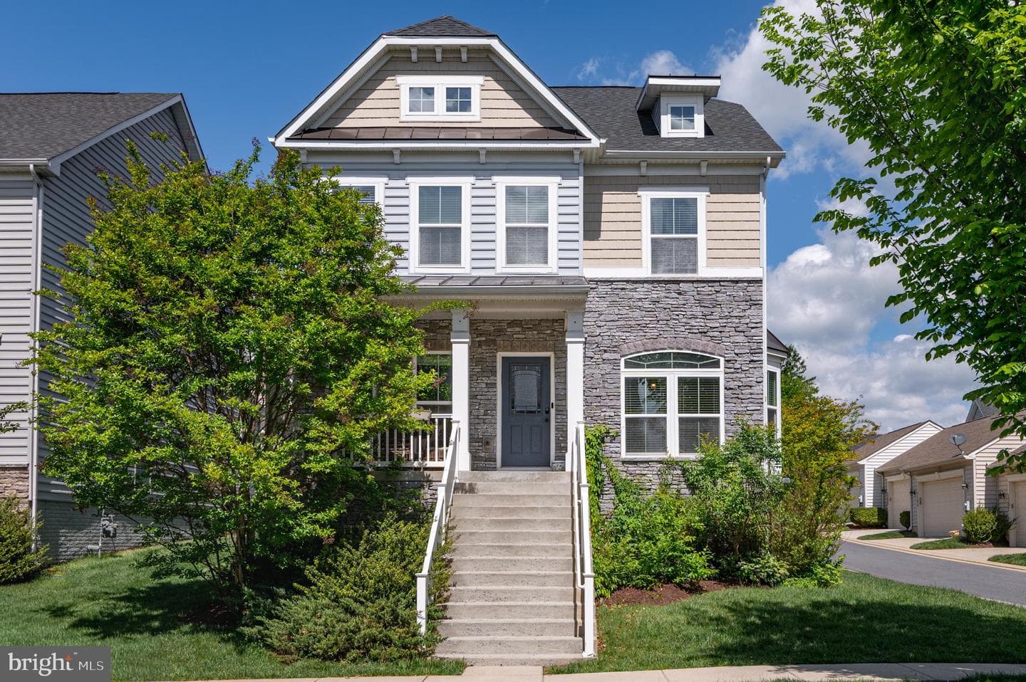 1423 Village Green Way photo 3