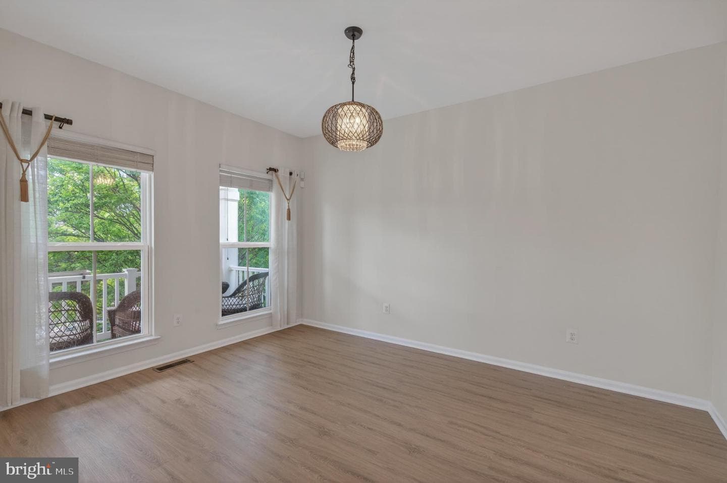 1423 Village Green Way photo 7
