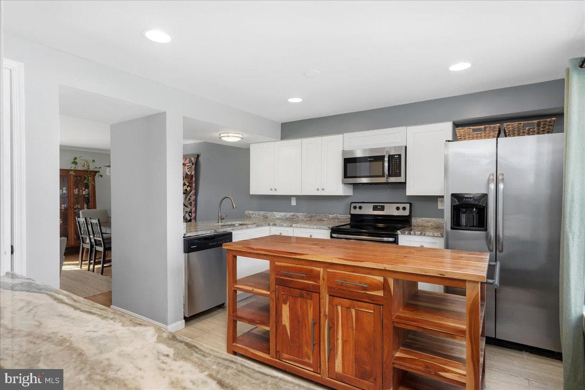 1494 Dockside Court photo 3