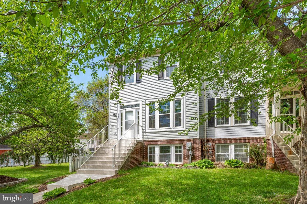 228 Heritage Court