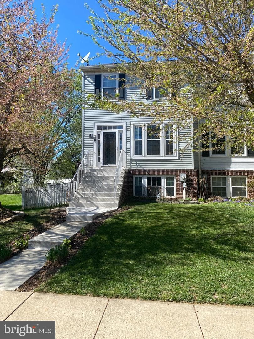 228 Heritage Court photo 2