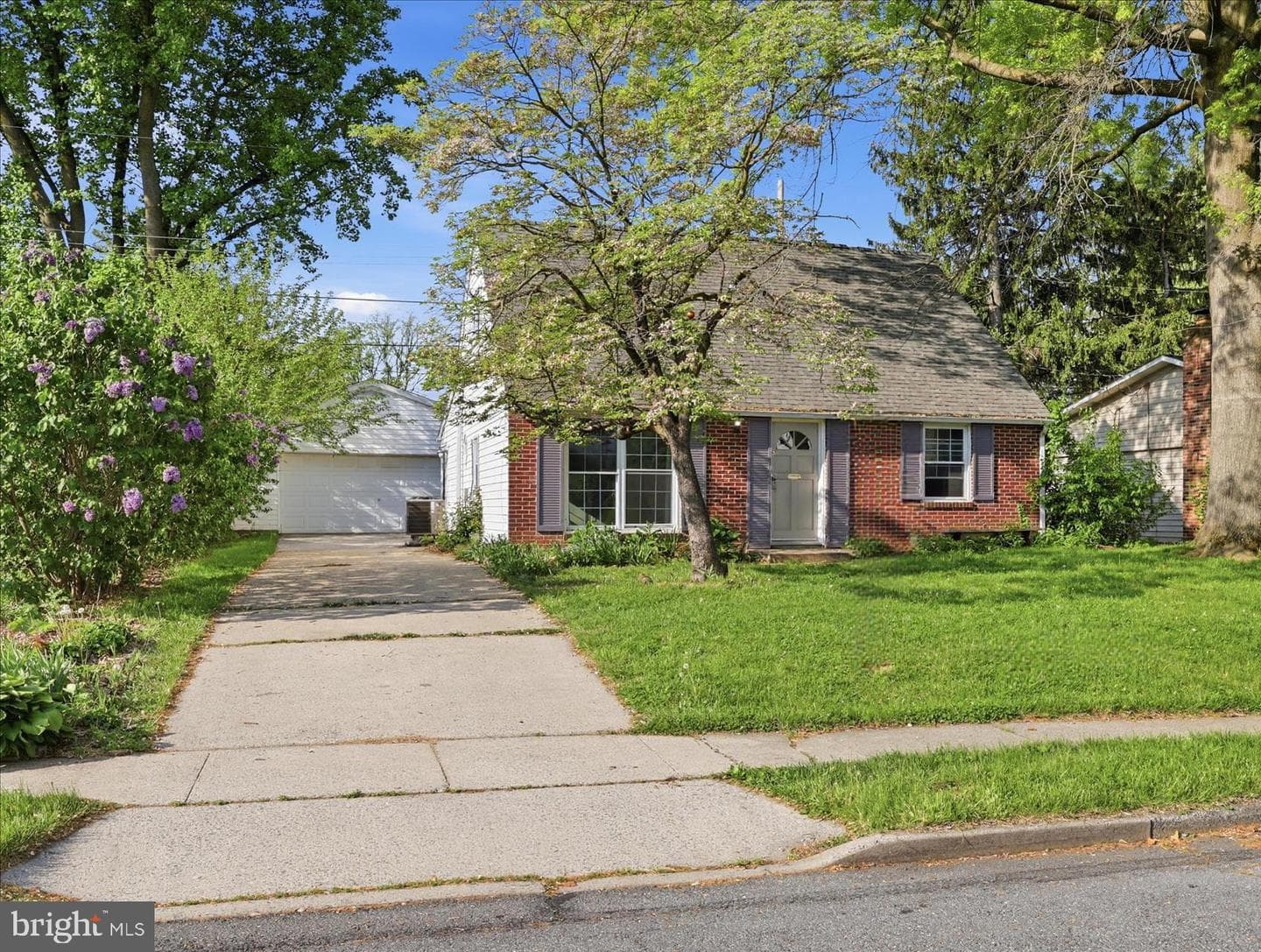 294 Pinoak Drive photo 1