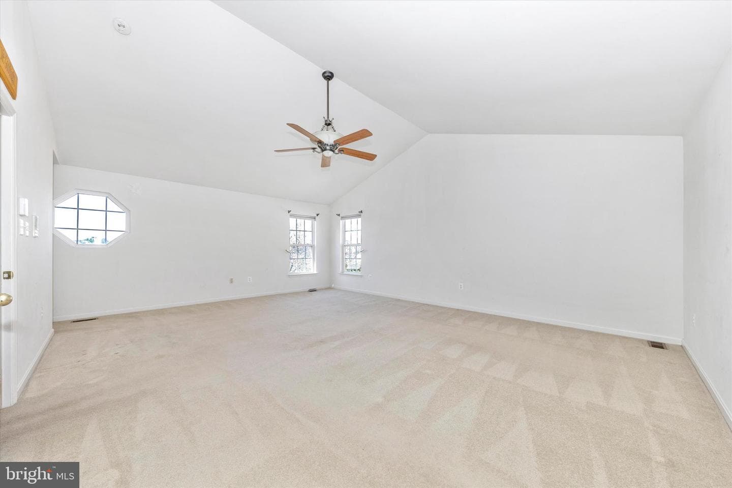 100 Sunlight Drive photo 13