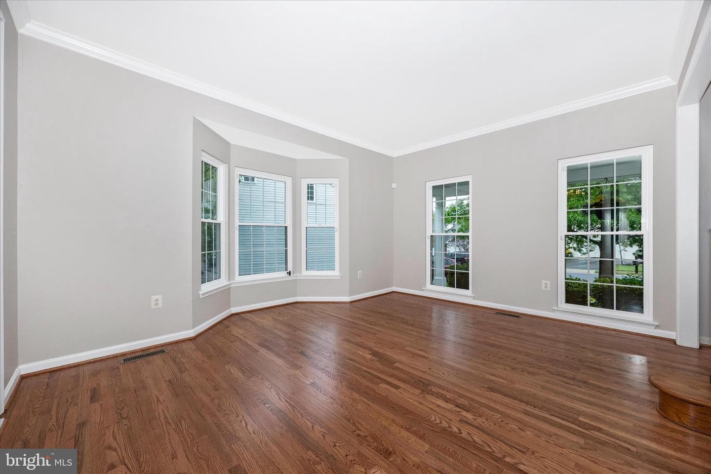 6463 Forest Hills Court photo 4