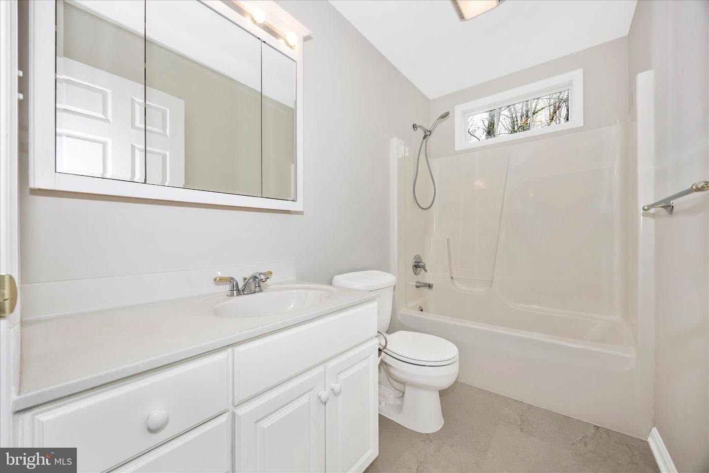 10393 Liberty Road photo 11