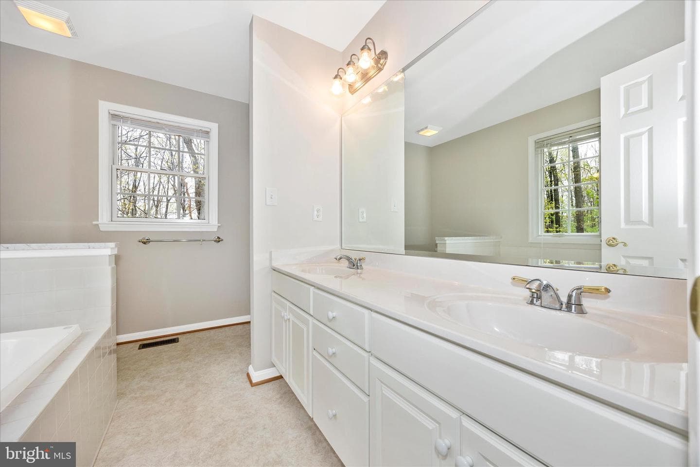 10393 Liberty Road photo 31