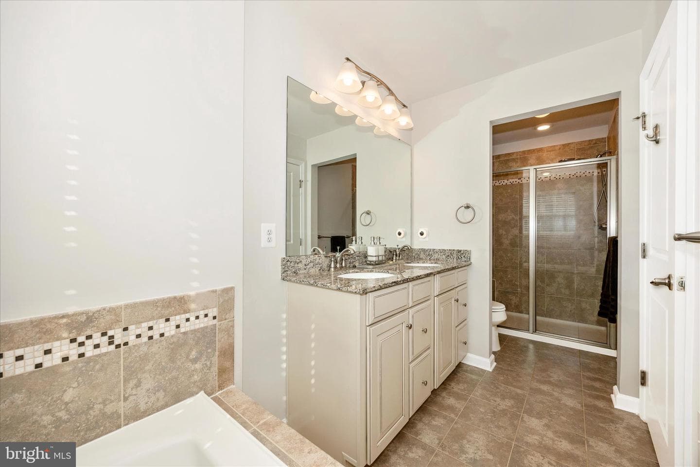 5812 Rochefort Street photo 14