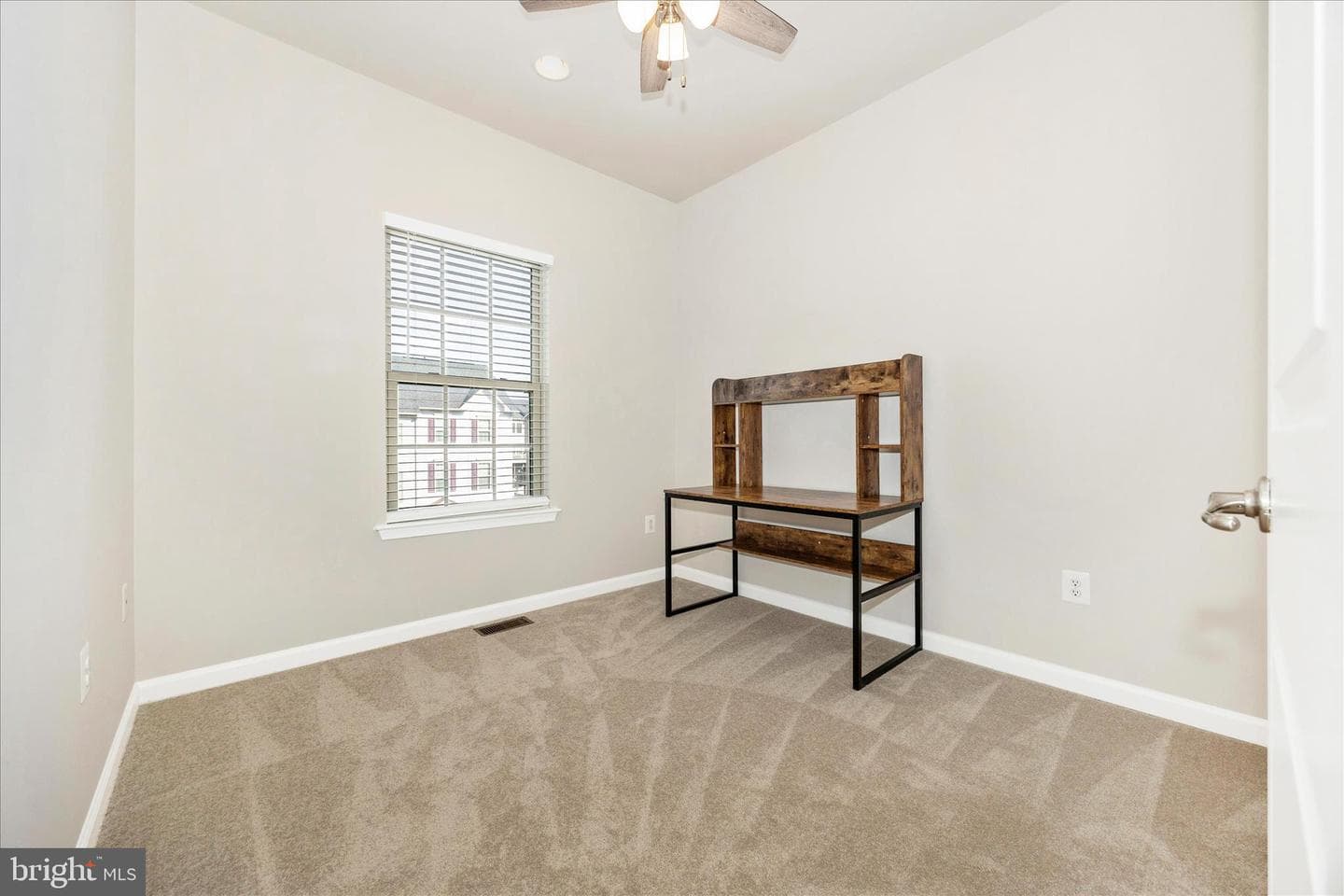 5812 Rochefort Street photo 15