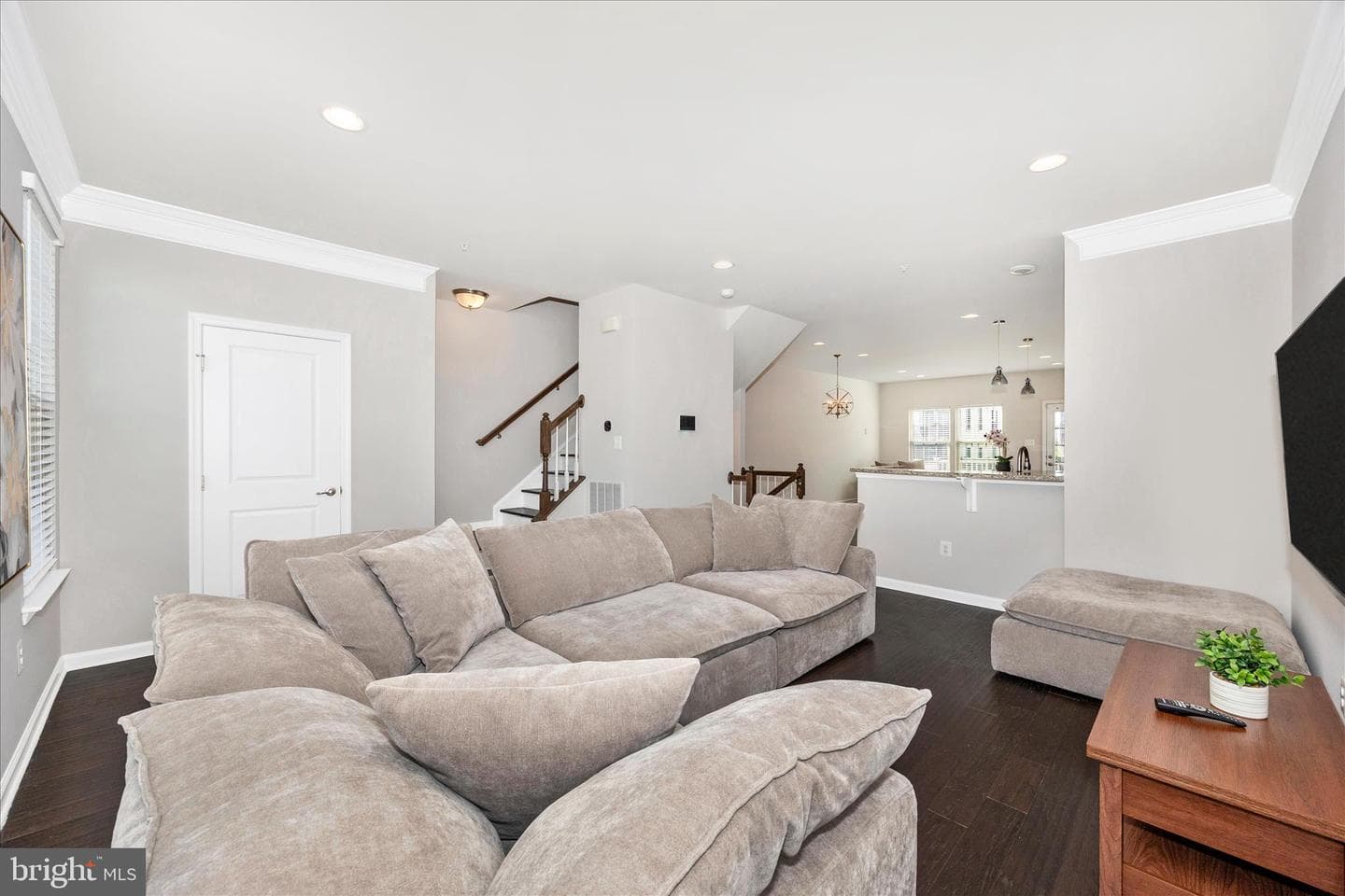 5812 Rochefort Street photo 8