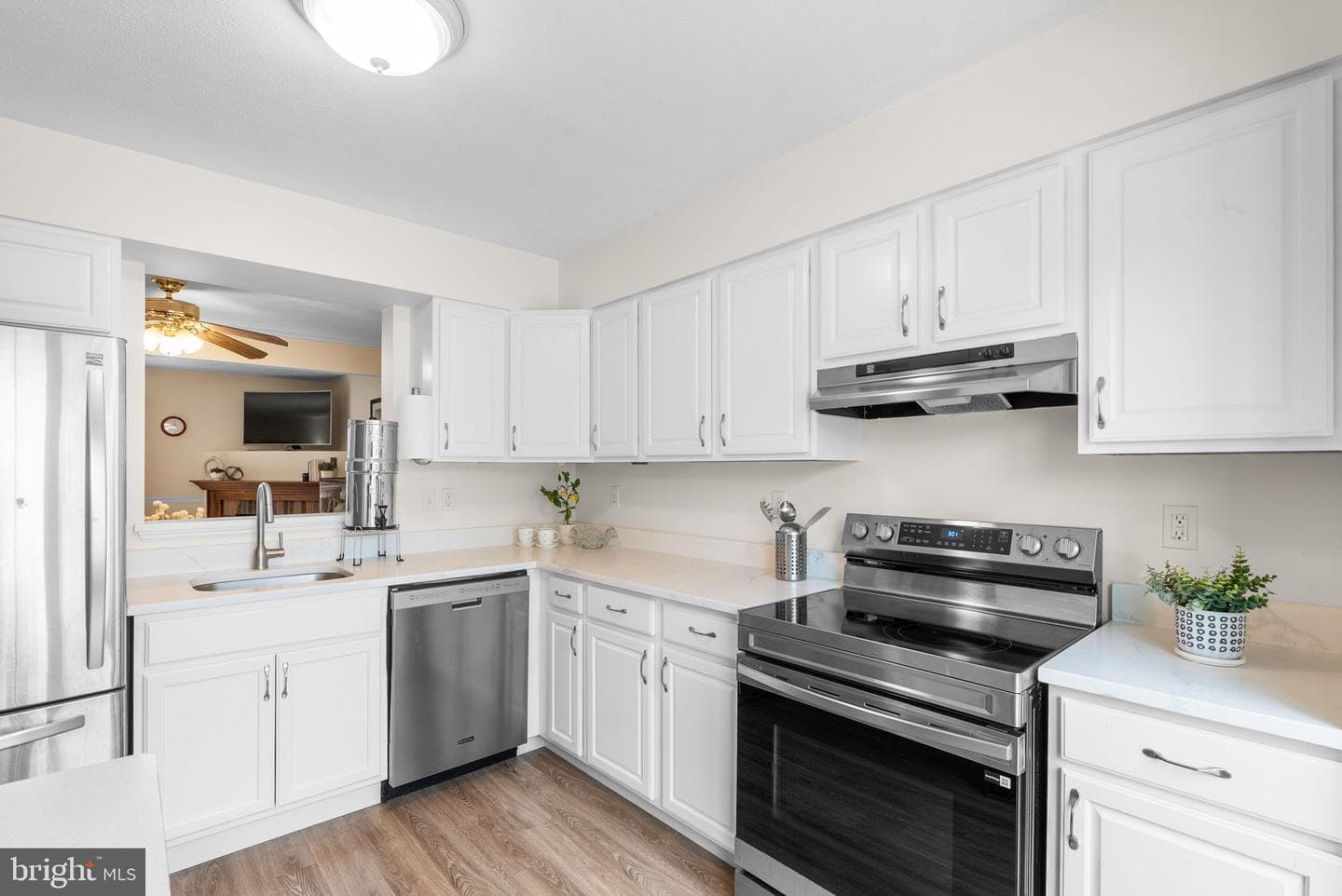5609 Queen Anne Court photo 3