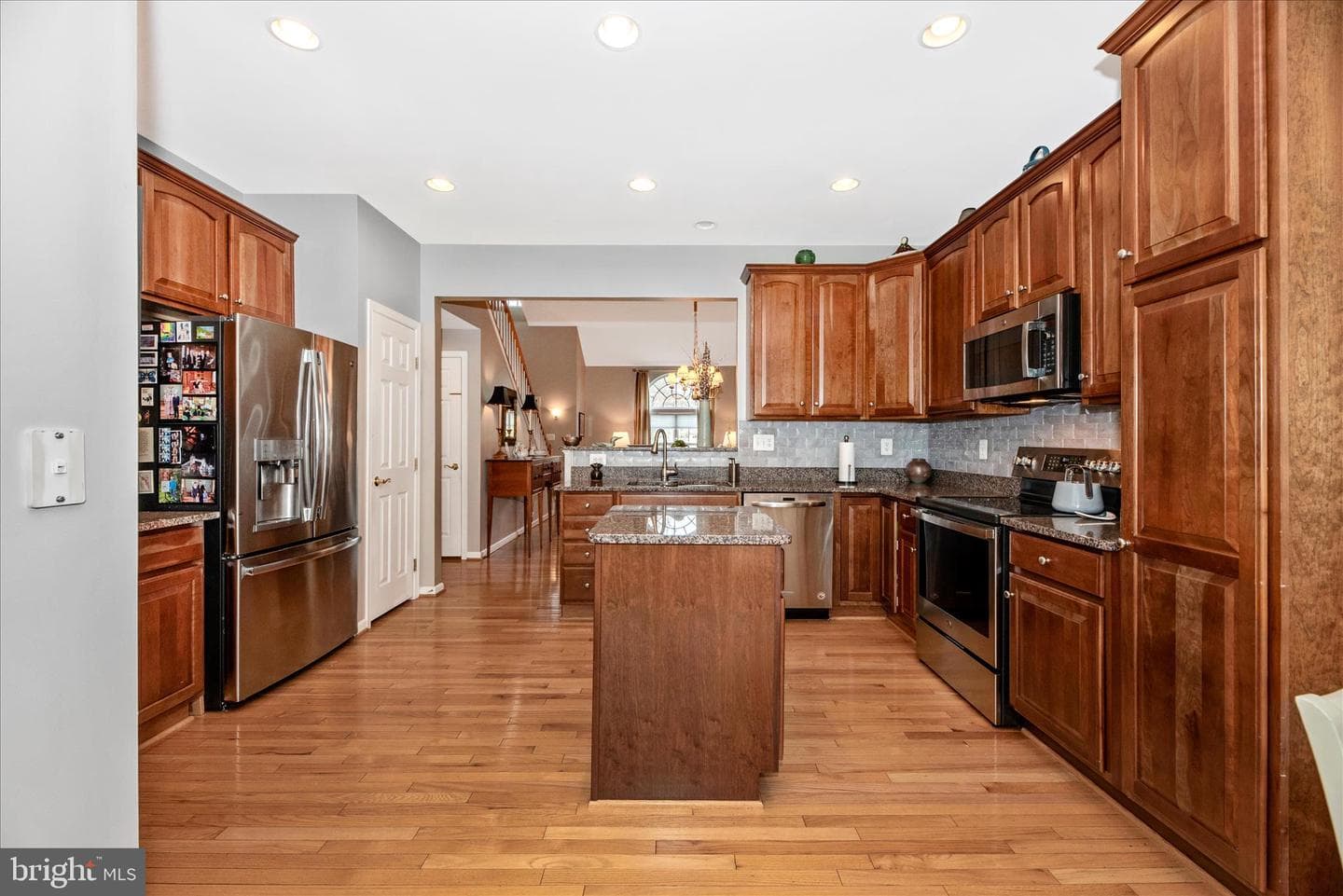 10604 Victorian Avenue photo 2