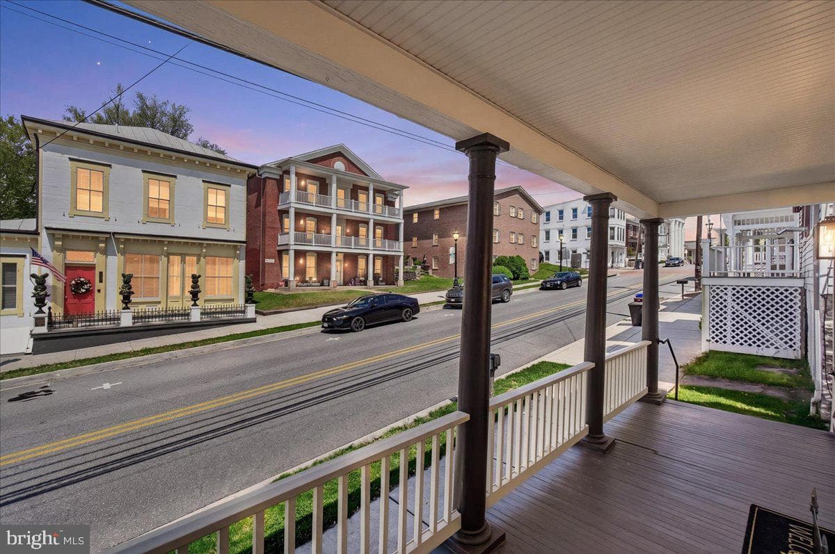 208 Main Street photo 40