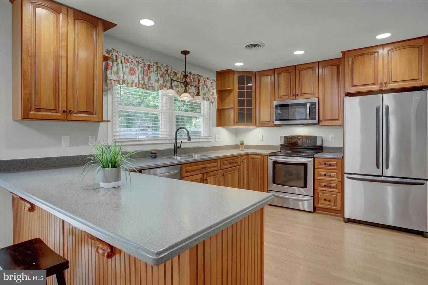 121 Albany Avenue E photo 14