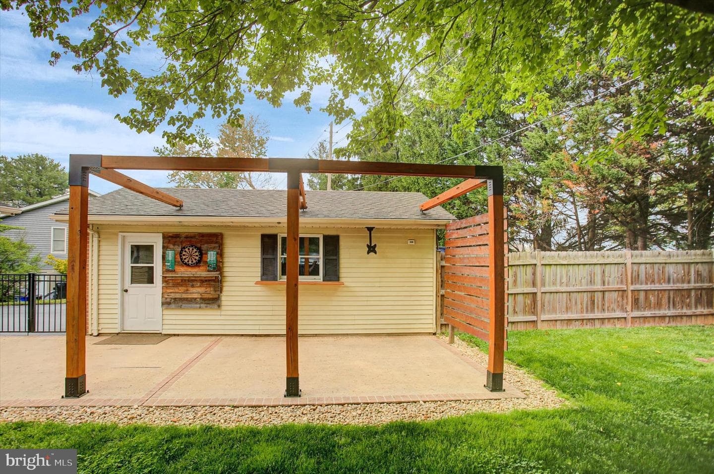 121 Albany Avenue E photo 43