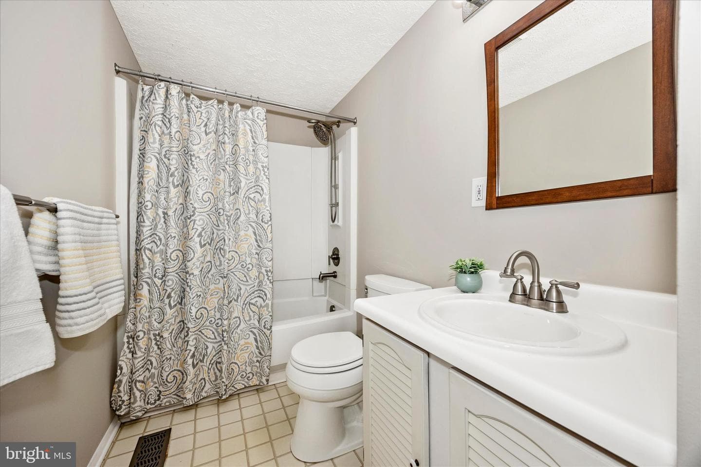 233 Diamond Drive photo 15