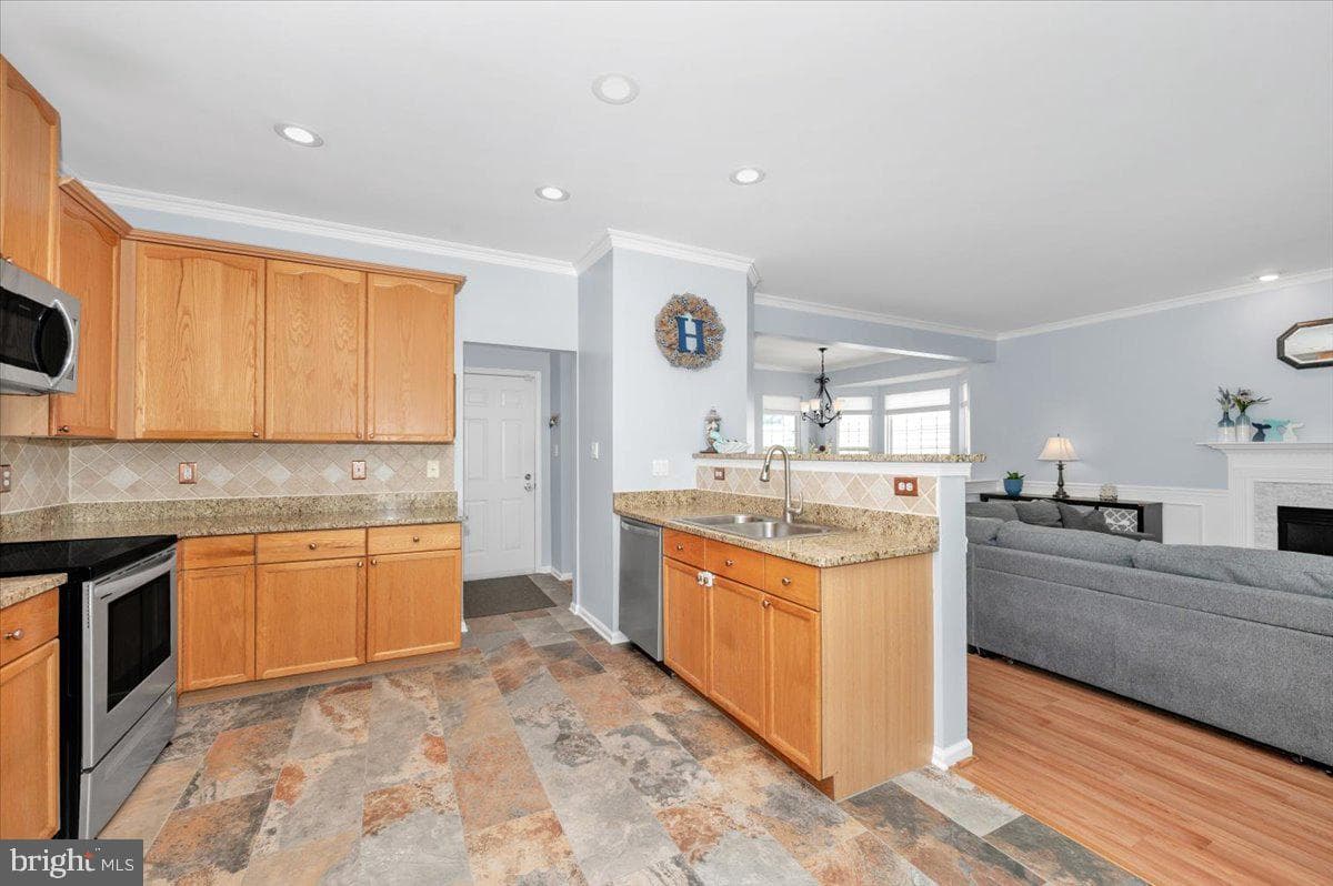 9718 Fleetwood Way photo 9