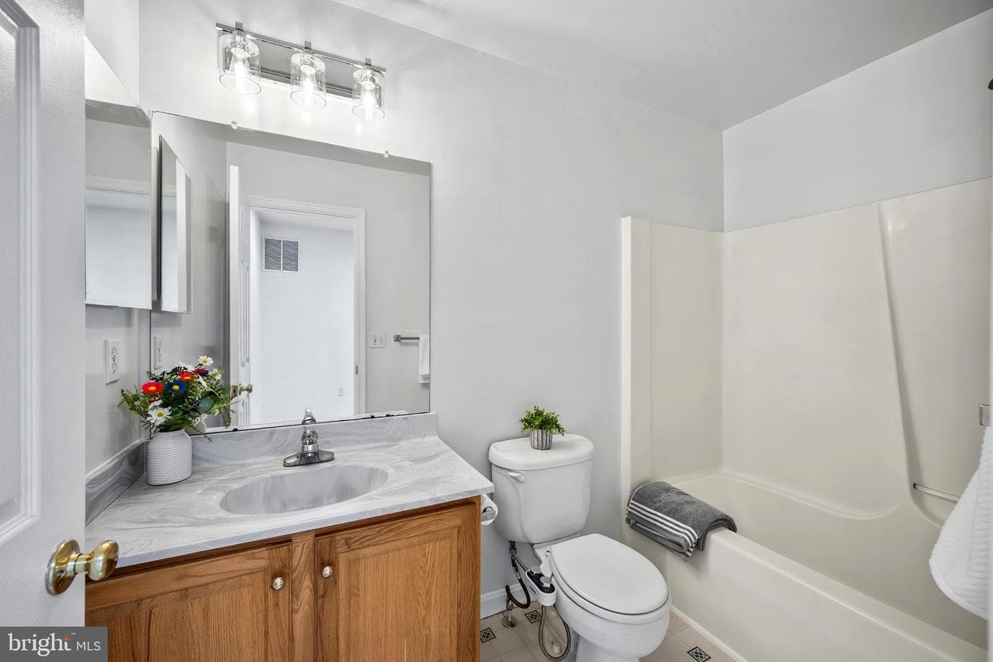 1002 Eastbourne Court photo 16