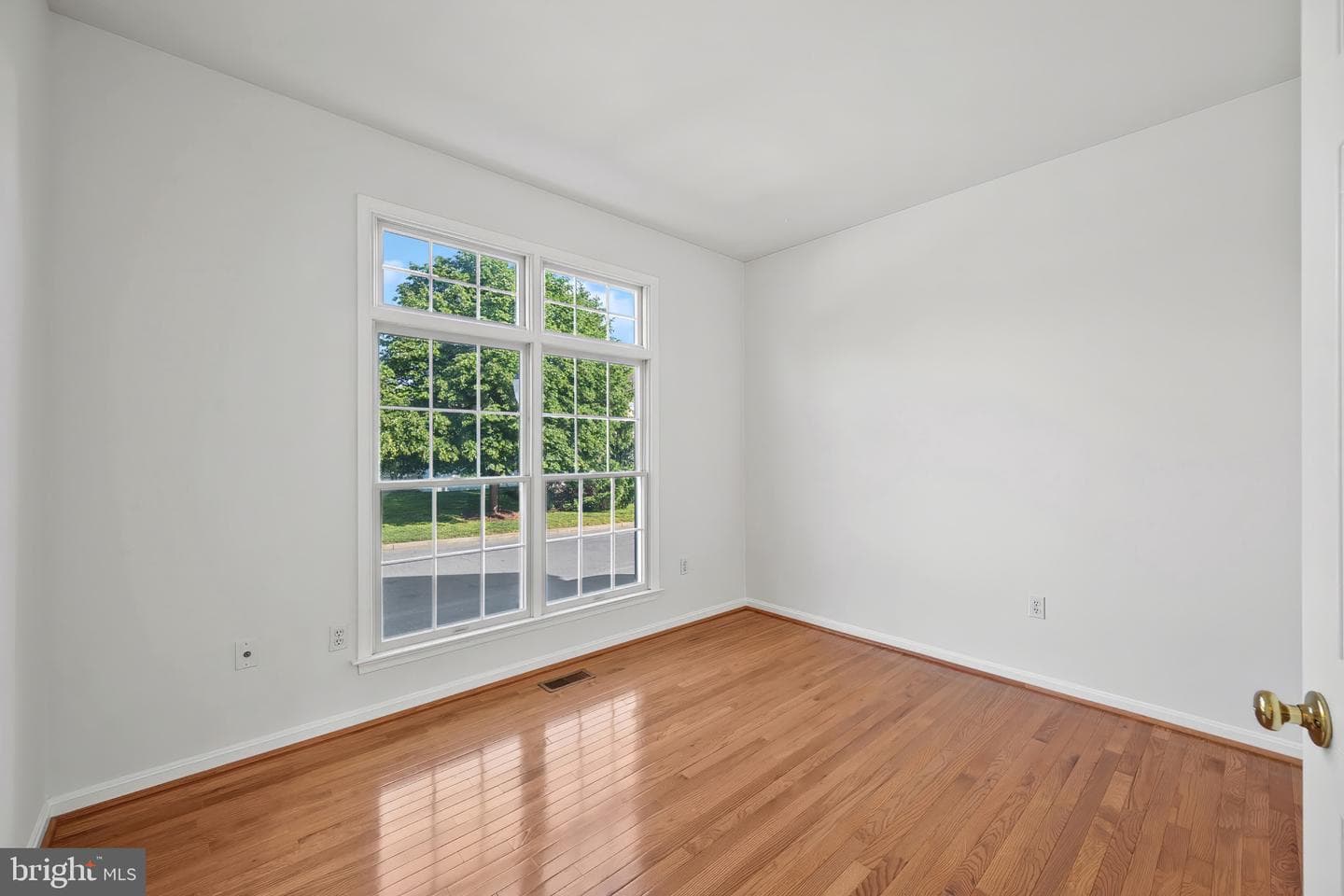 1002 Eastbourne Court photo 20
