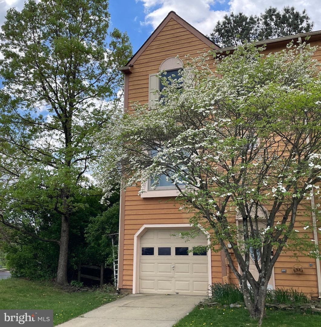 6611 E Beach Drive photo 2