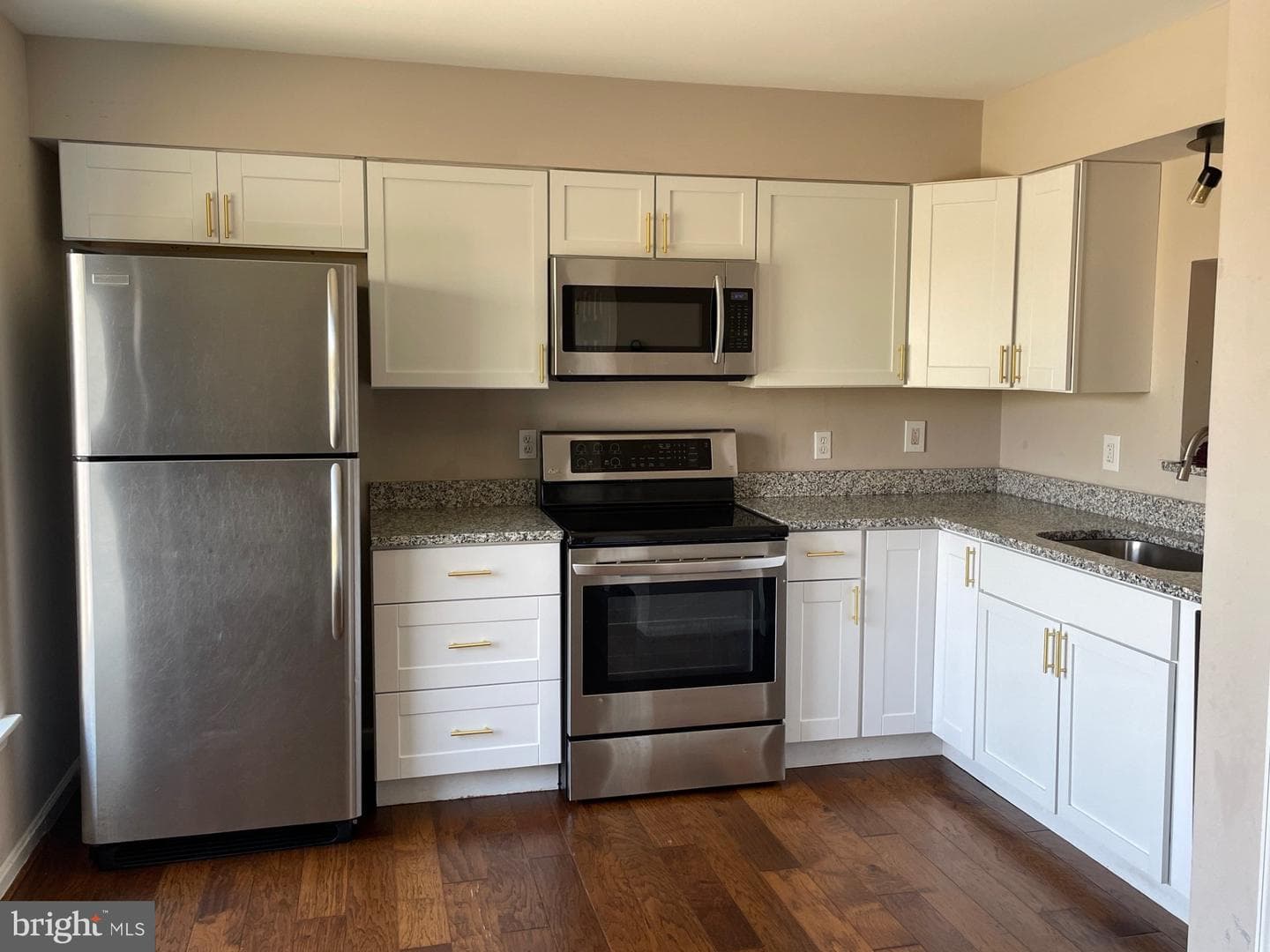 6611 E Beach Drive photo 3