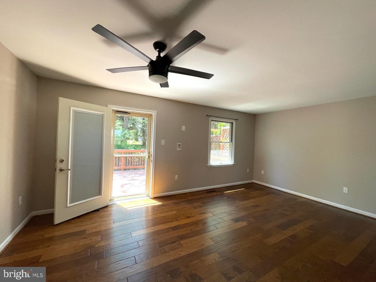 6611 E Beach Drive photo 8