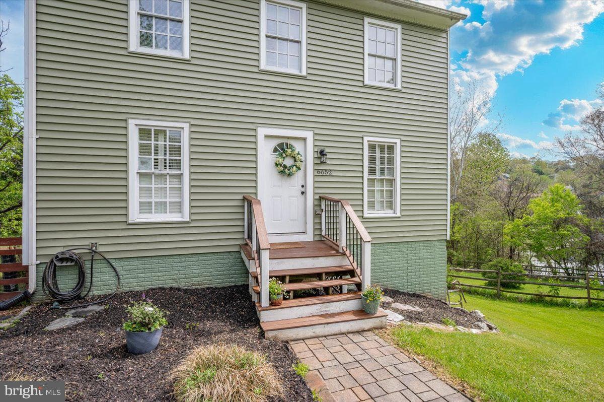 6652 Lake Front Court photo 5