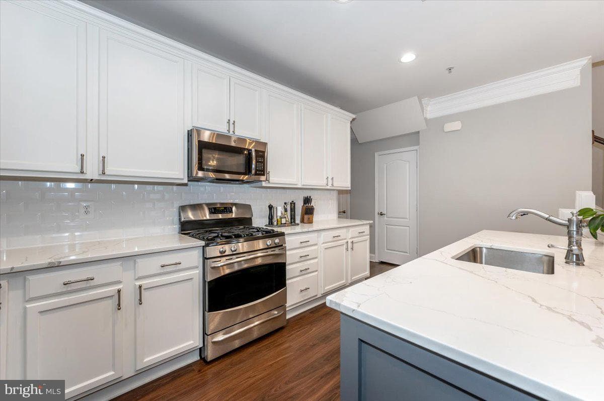 10214 Nuthatch Drive photo 12